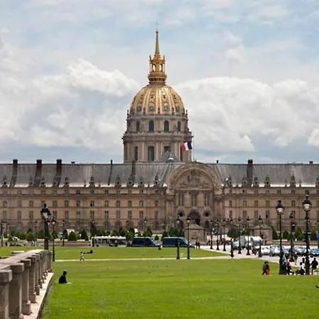 Modernized Studio - Meters From The Invalides Gardens شقة باريس